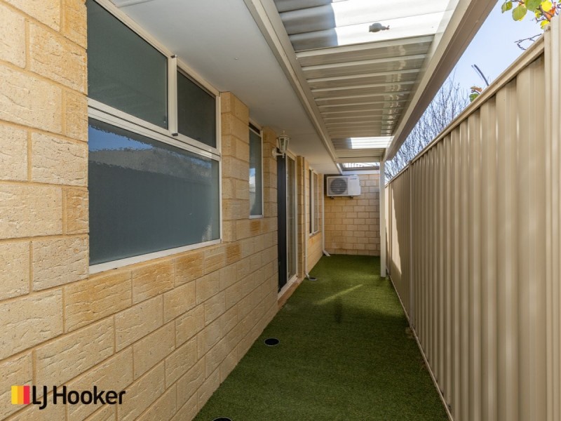 2/14 Scarpview Place, East Cannington WA 6107