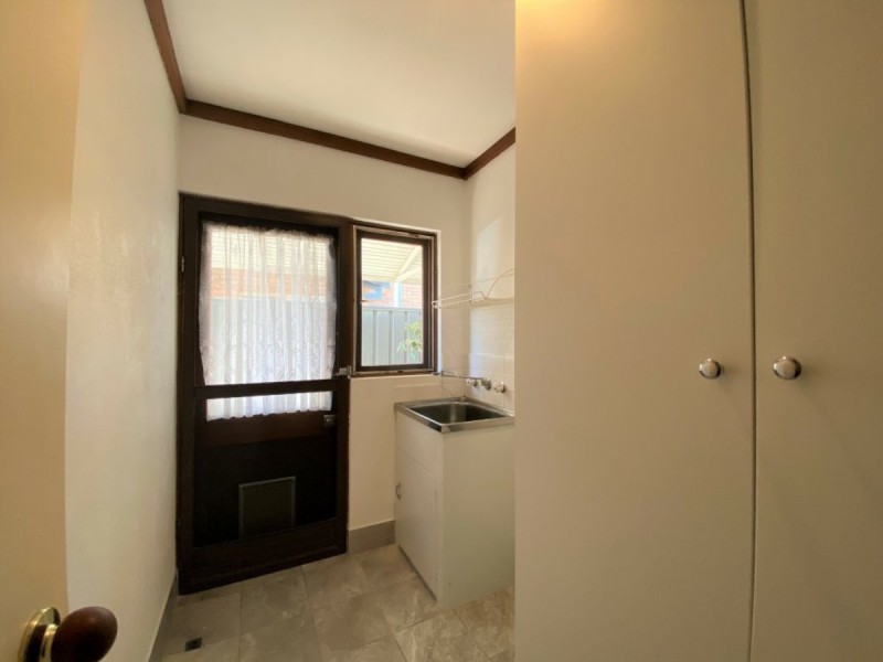 1/8 Cale Street, Como WA 6152