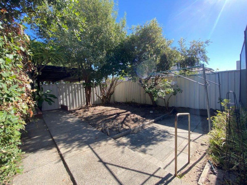 1/8 Cale Street, Como WA 6152