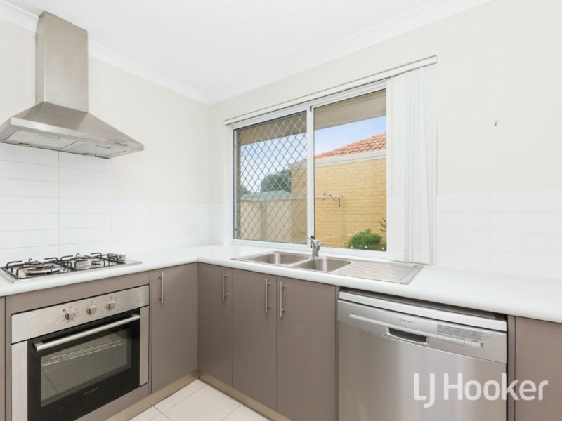 10/42 Merrifield Avenue, Kelmscott WA 6111