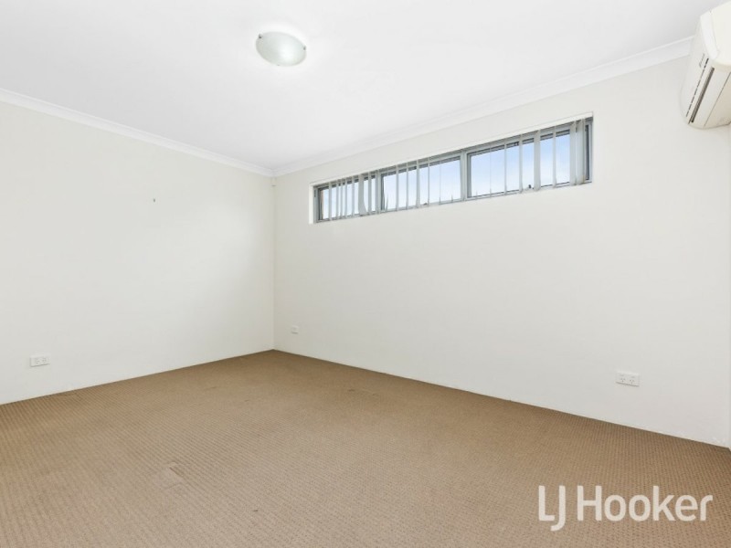 10/42 Merrifield Avenue, Kelmscott WA 6111