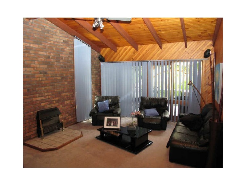 20 Shand Close, Illawong NSW 2234