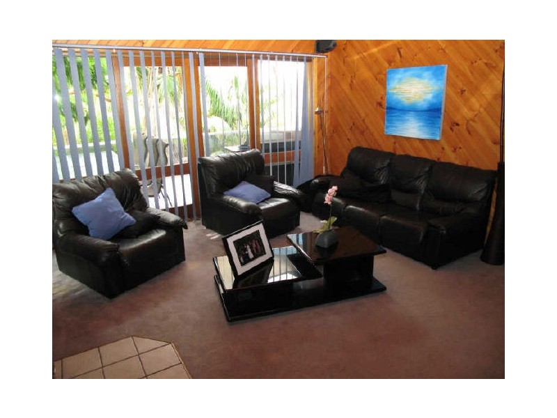 20 Shand Close, Illawong NSW 2234