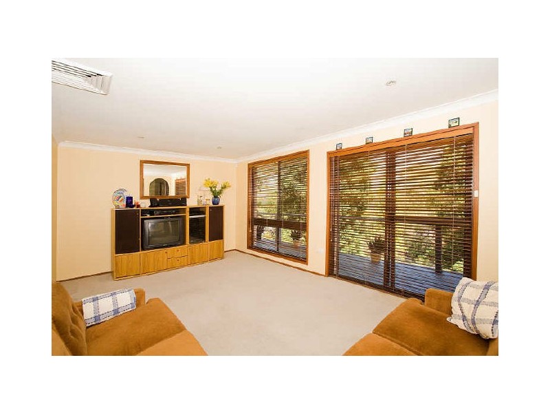 1 Northbrook Place, Illawong NSW 2234