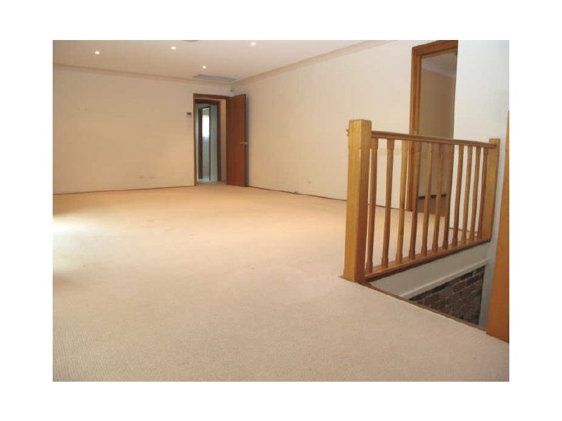 10 Moonpoint Road, Illawong NSW 2234