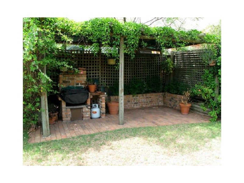 10 Moonpoint Road, Illawong NSW 2234