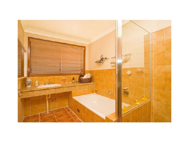 5 Wales Close, Illawong NSW 2234