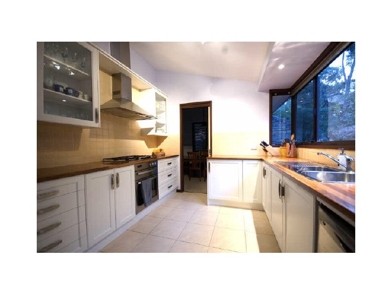 8 Ontario Close, Illawong NSW 2234