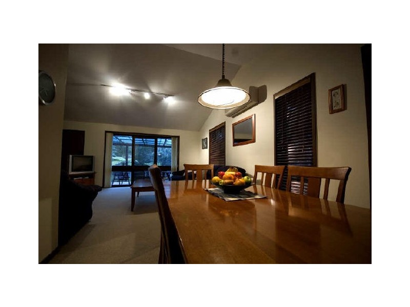 8 Ontario Close, Illawong NSW 2234