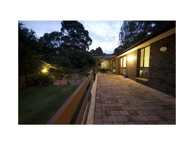 8 Ontario Close, Illawong NSW 2234