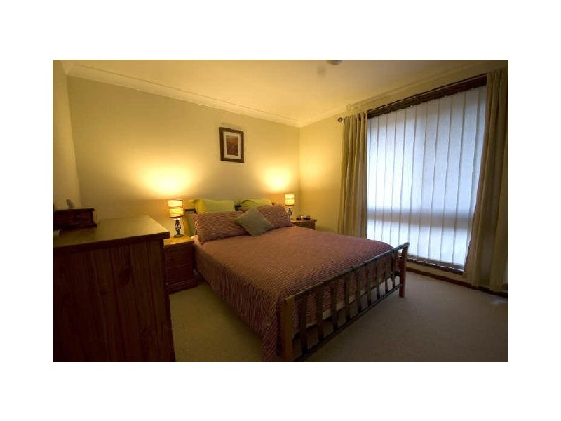 8 Ontario Close, Illawong NSW 2234