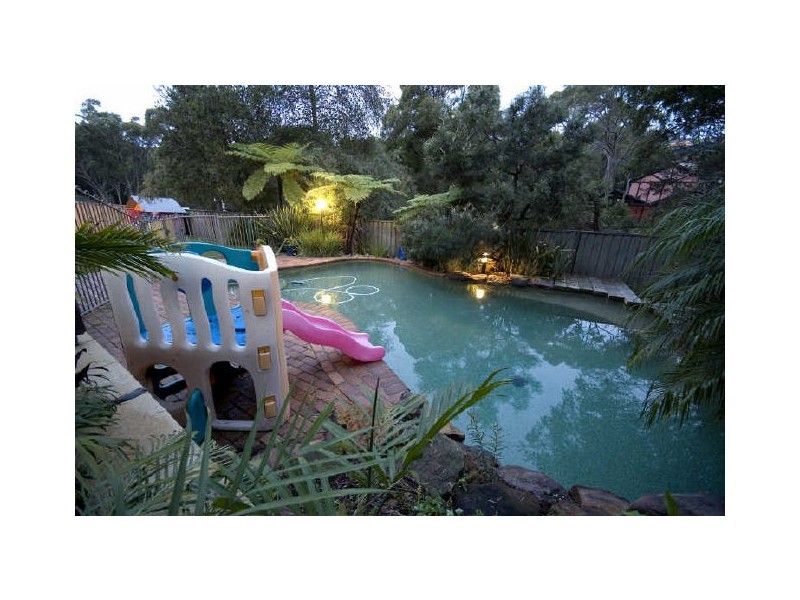 8 Ontario Close, Illawong NSW 2234