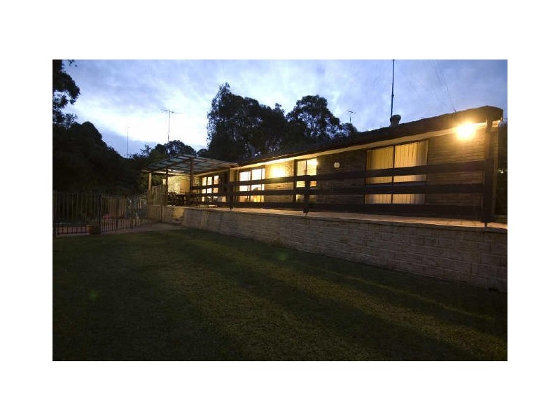 8 Ontario Close, Illawong NSW 2234