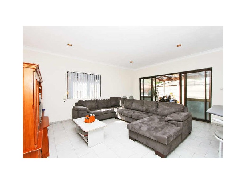 27 Cairns Street, Riverwood NSW 2210