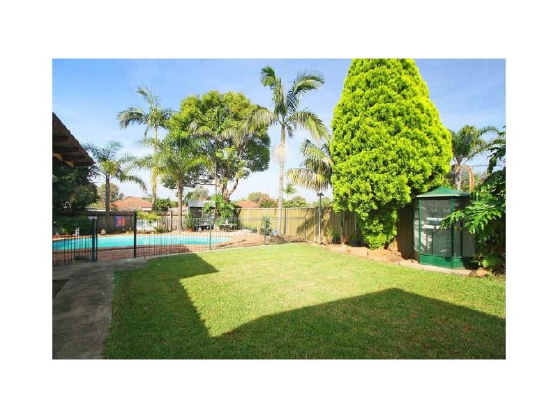 27 Cairns Street, Riverwood NSW 2210