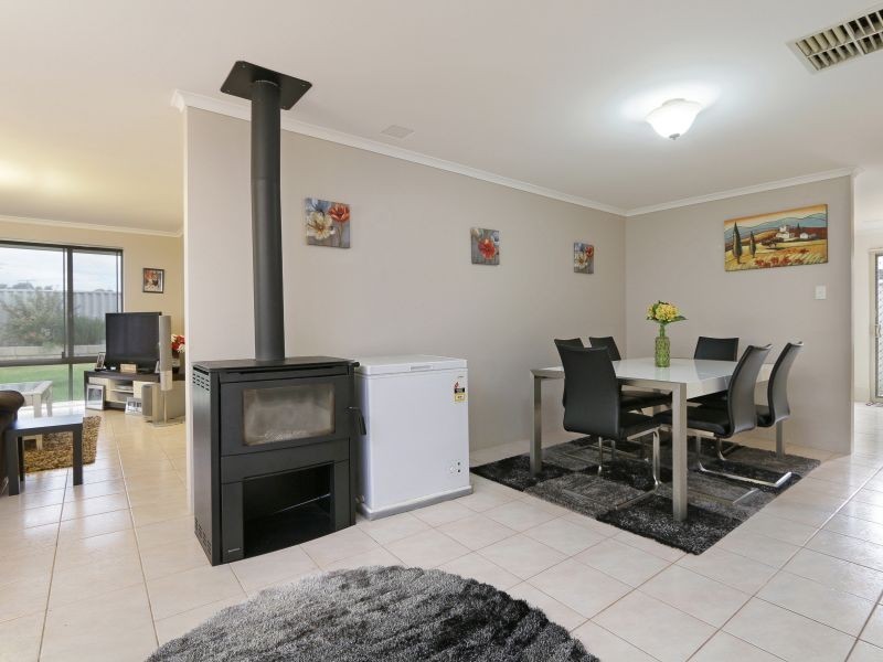 6 Moran Street, Greenfields WA 6210