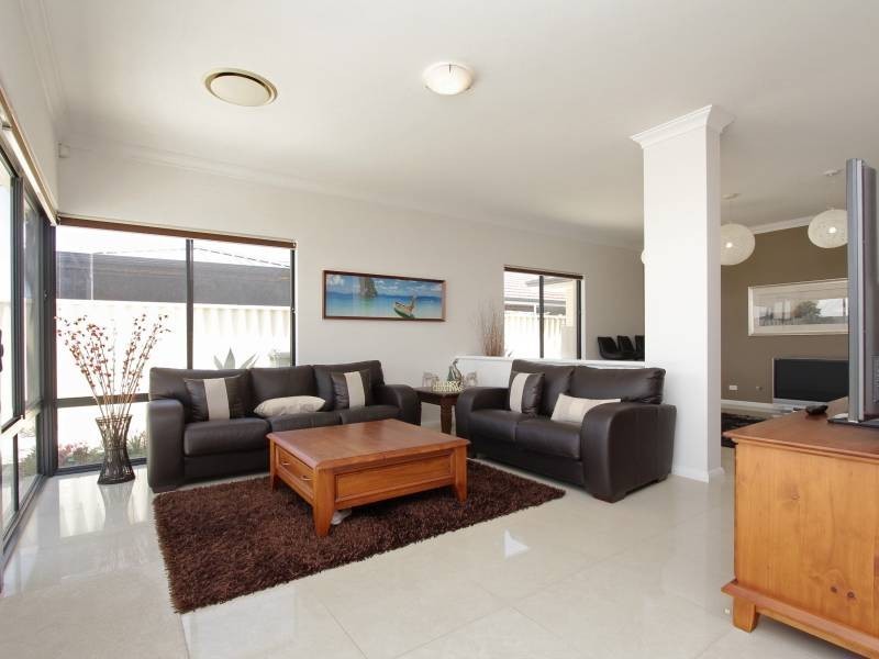 18 Swiftlet Way, Gwelup WA 6018