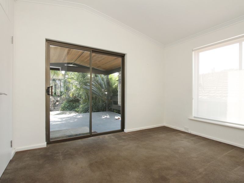 90 Chrysostom Street, Trigg WA 6029