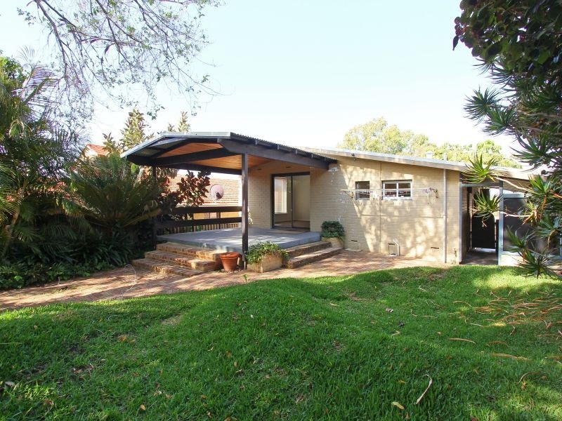 90 Chrysostom Street, Trigg WA 6029