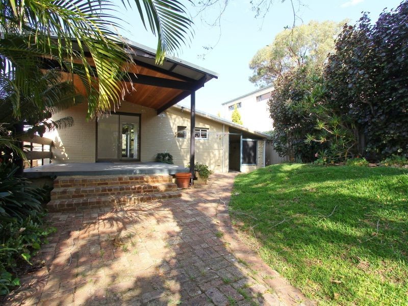 90 Chrysostom Street, Trigg WA 6029