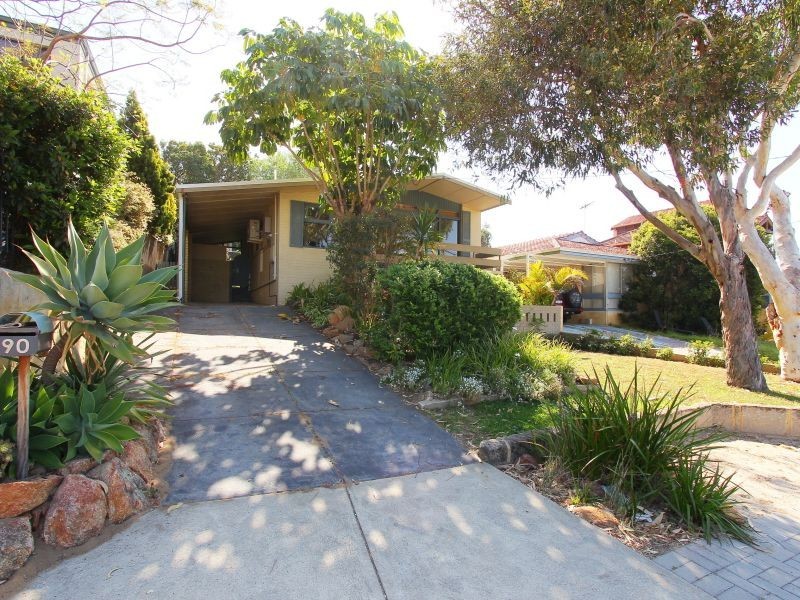 90 Chrysostom Street, Trigg WA 6029
