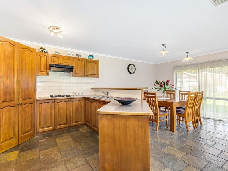 8 Paperbark Place, Knoxfield VIC 3180