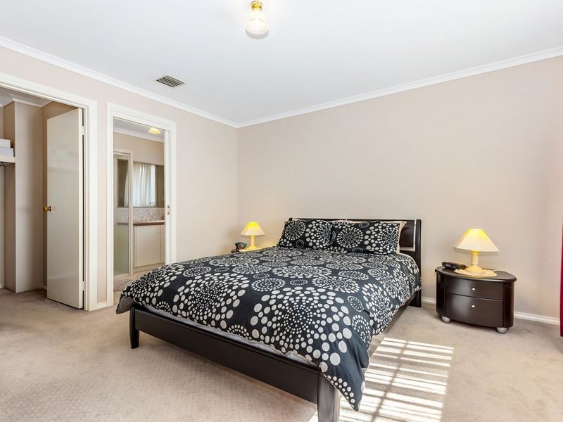 8 Paperbark Place, Knoxfield VIC 3180