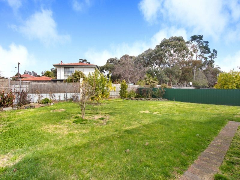 8 Paperbark Place, Knoxfield VIC 3180