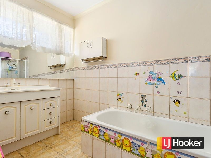 16 Anne Road, Knoxfield VIC 3180