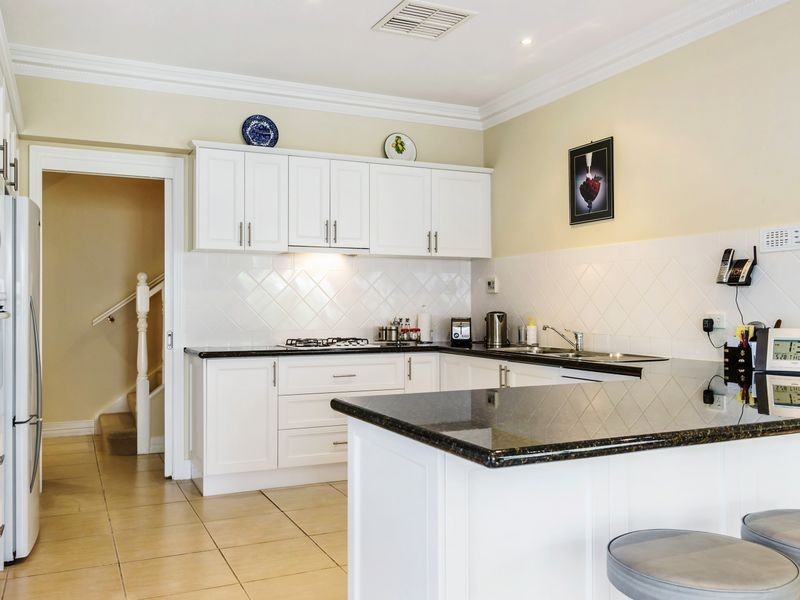 1/23 Laburnum Street, Blackburn VIC 3130