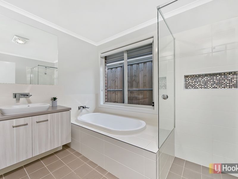 25 Estuary Crescent, The Ponds NSW 2769