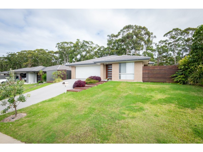 5 Humpback Crescent, Safety Beach NSW 2456
