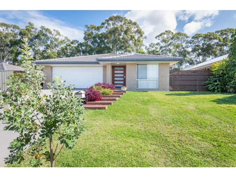 5 Humpback Crescent, Safety Beach NSW 2456