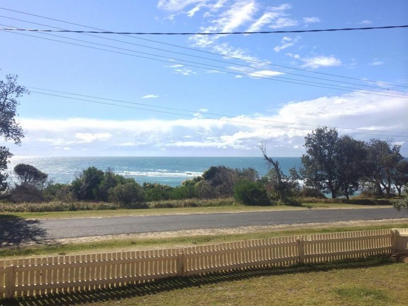 5 Waratah Crescet, Minnie Water NSW 2462