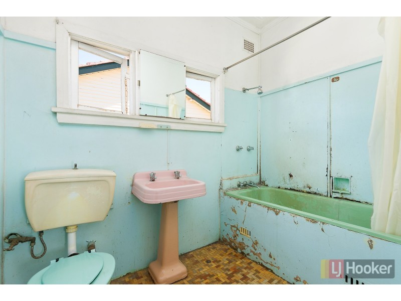 37 Holdsworth Street, Merrylands NSW 2160