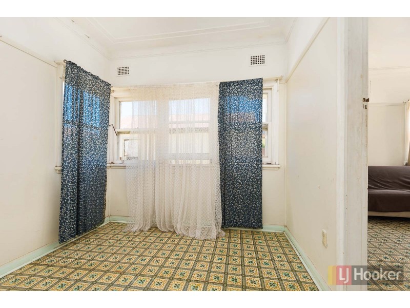 37 Holdsworth Street, Merrylands NSW 2160