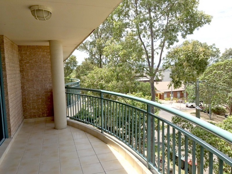 Apartment 10/29-31 Memorial Ave, Merrylands NSW 2160