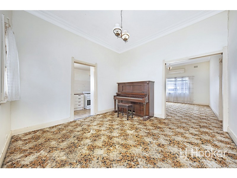 12 The Esplanade, Guildford NSW 2161