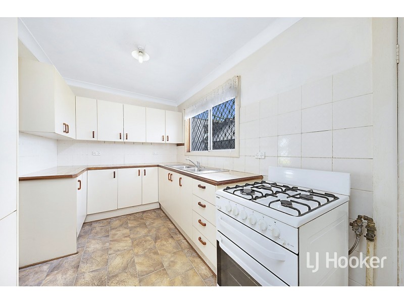 12 The Esplanade, Guildford NSW 2161