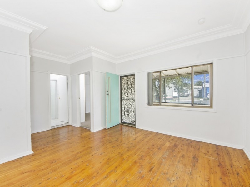 1 Holroyd Rd, Merrylands NSW 2160