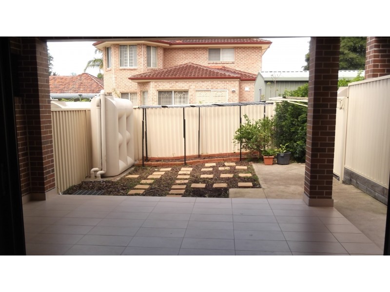 2/40 Kenyons Rd, Merrylands NSW 2160