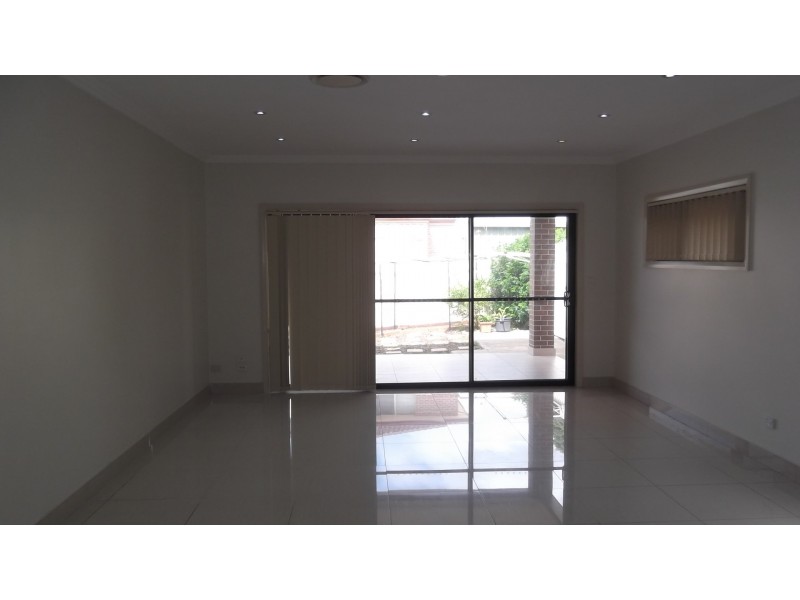 2/40 Kenyons Rd, Merrylands NSW 2160