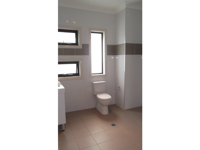 2/40 Kenyons Rd, Merrylands NSW 2160