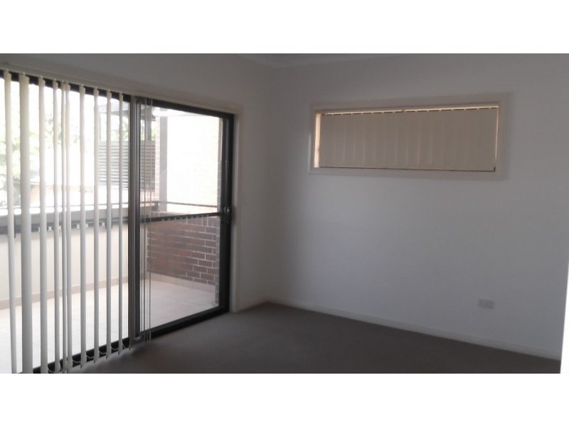 2/40 Kenyons Rd, Merrylands NSW 2160