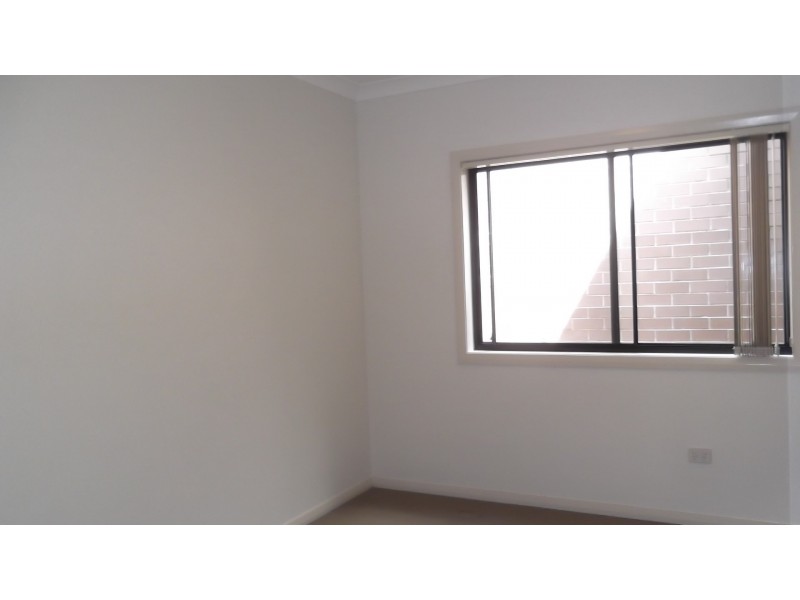 2/40 Kenyons Rd, Merrylands NSW 2160