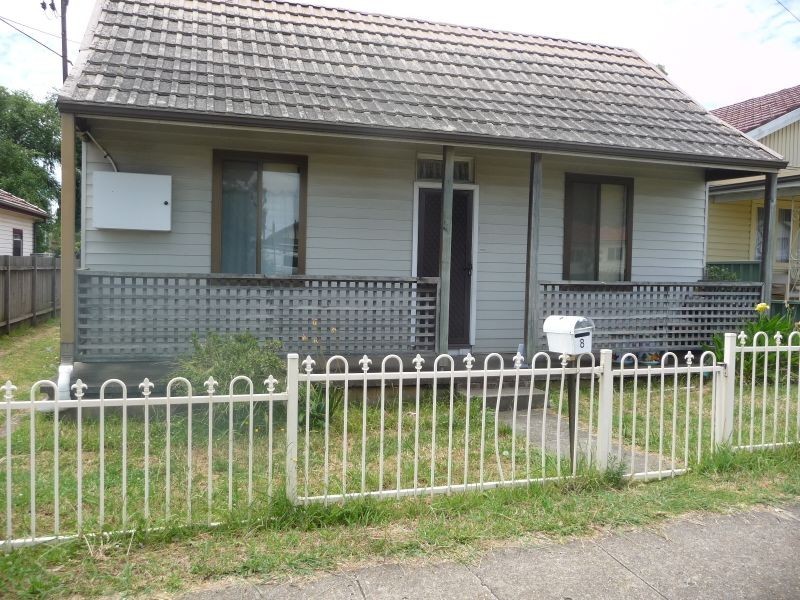 8 Mombri, Merrylands NSW 2160