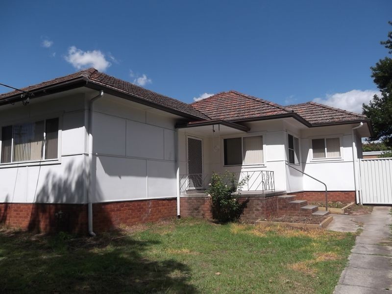 17A Chetwynd Rd, Merrylands NSW 2160