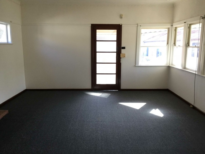 194 Woodville Road, Merrylands NSW 2160