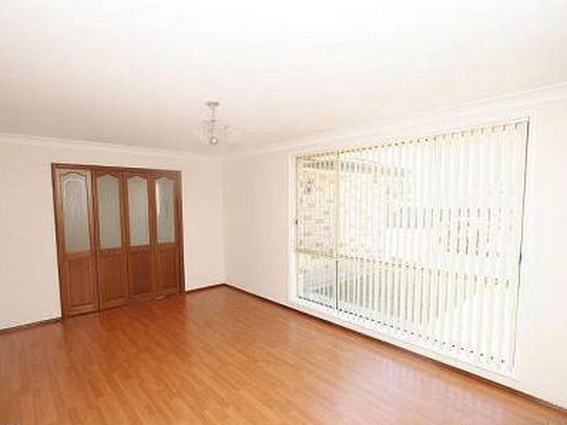 5 Chatres Street, St Clair NSW 2759