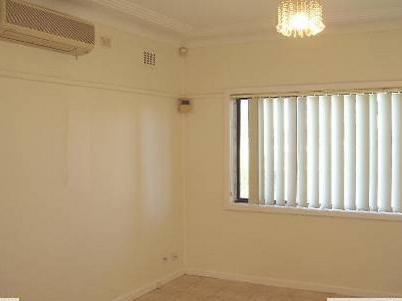 87 Military Rd, Guildford NSW 2161